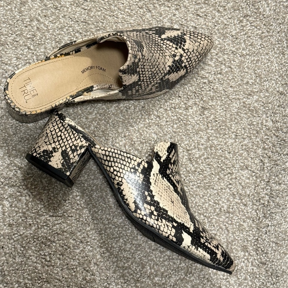 Time and Tru Women's Black and Cream Snake Pattern Mules